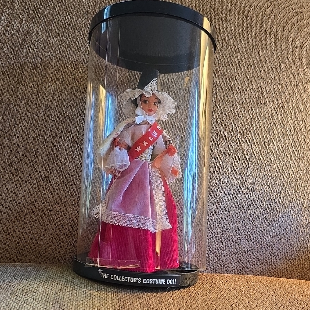 The Collector's Costume Doll - Vintage Collectible Welsh Doll - Miss Wales - NWT